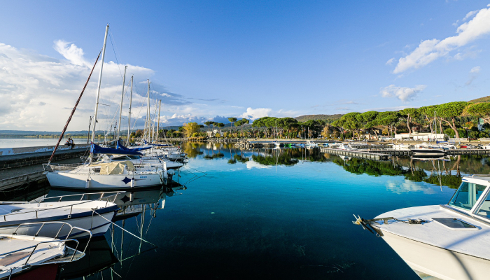 lake boat rental